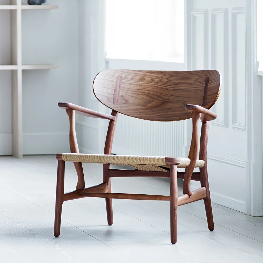CH22 fåtölj, Klarlack ek-valnöt-svart Carl Hansen & Søn