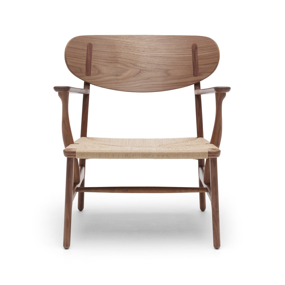 Carl Hansen & Son CH22 fåtölj Klarlack valnöt-naturflätad