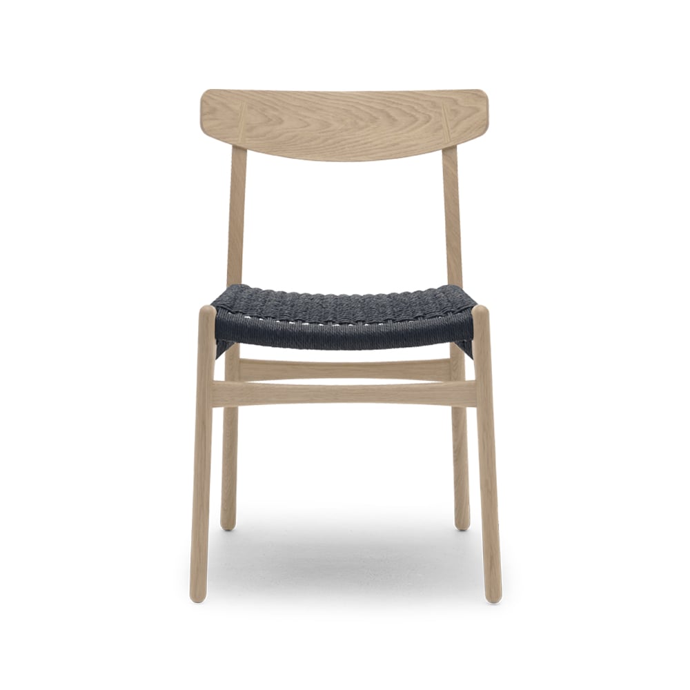 Carl Hansen & Son CH23 stol Såpad ek-svart | Skandinavisk Design | Stolar | Beige
