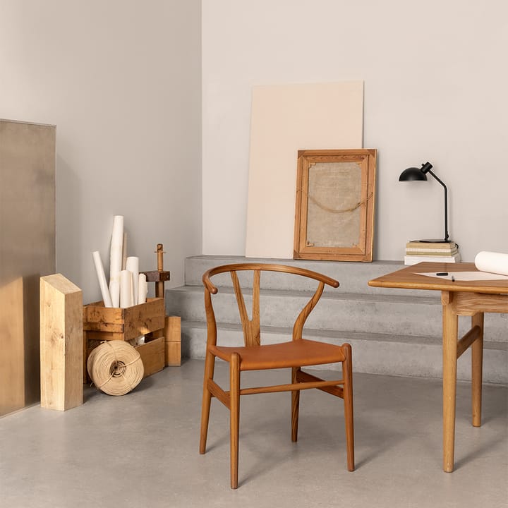 CH24 Y-stol Birthday Edition, teak, sits i anilinläder Carl Hansen & Søn