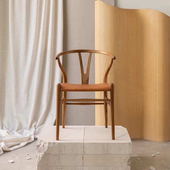 CH24 Y-stol Birthday Edition, teak, sits i anilinläder Carl Hansen & Søn