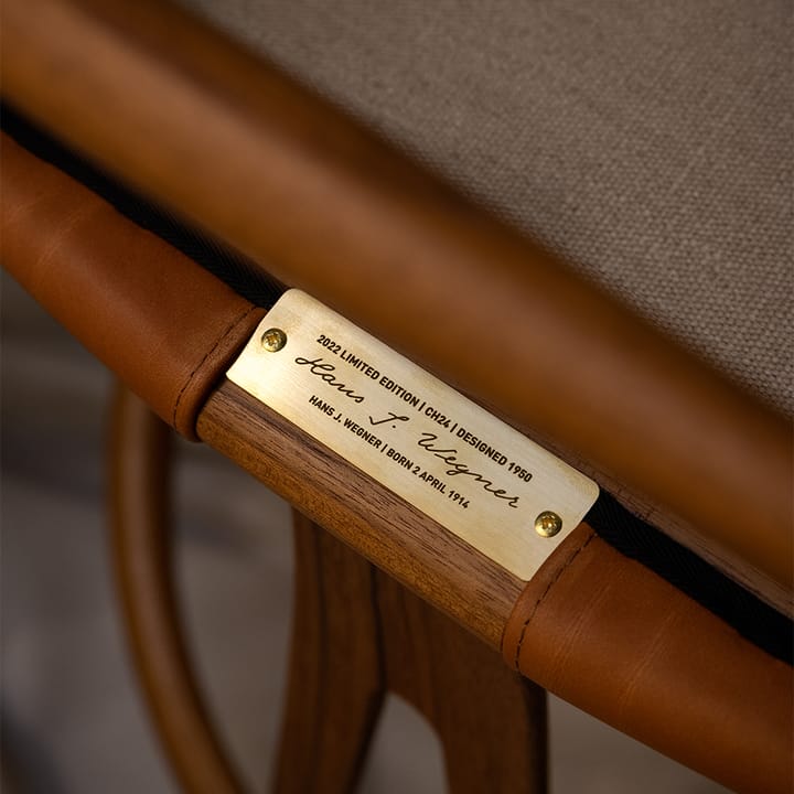CH24 Y-stol Birthday Edition, teak, sits i anilinläder Carl Hansen & Søn