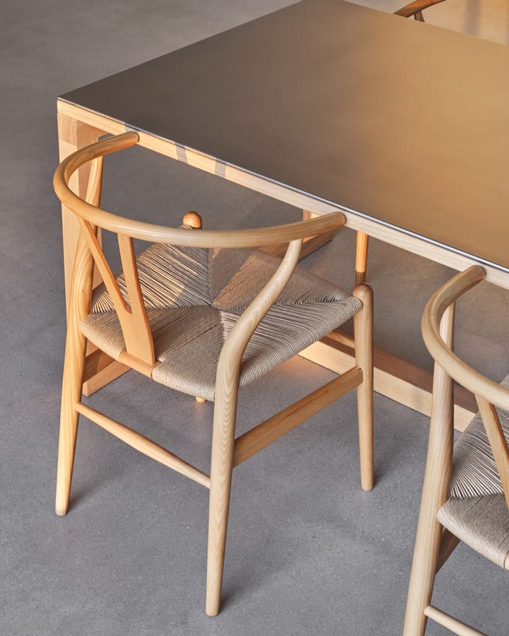 CH24 Y-stol, Såpad ask-naturflätad Carl Hansen & Søn