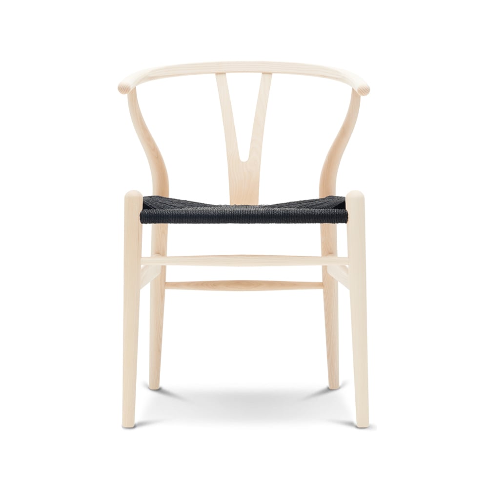 Carl Hansen & Son CH24 Y-stol Såpad ask-svart | Skandinavisk Design | Stolar | Beige