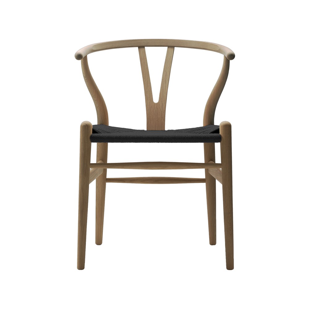 Carl Hansen & Son CH24 Y-stol Såpad ek-svart | Skandinavisk Design | Stolar | Beige