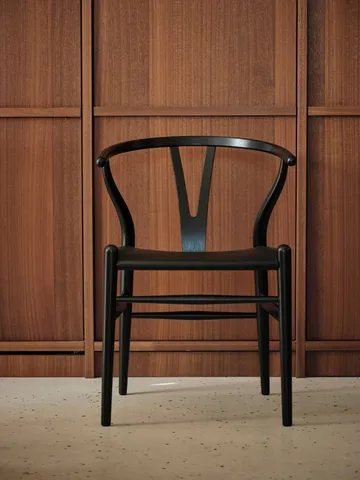 CH24P Y-stol - Läder Thor 301-svartlackerad ek - Carl Hansen & Søn