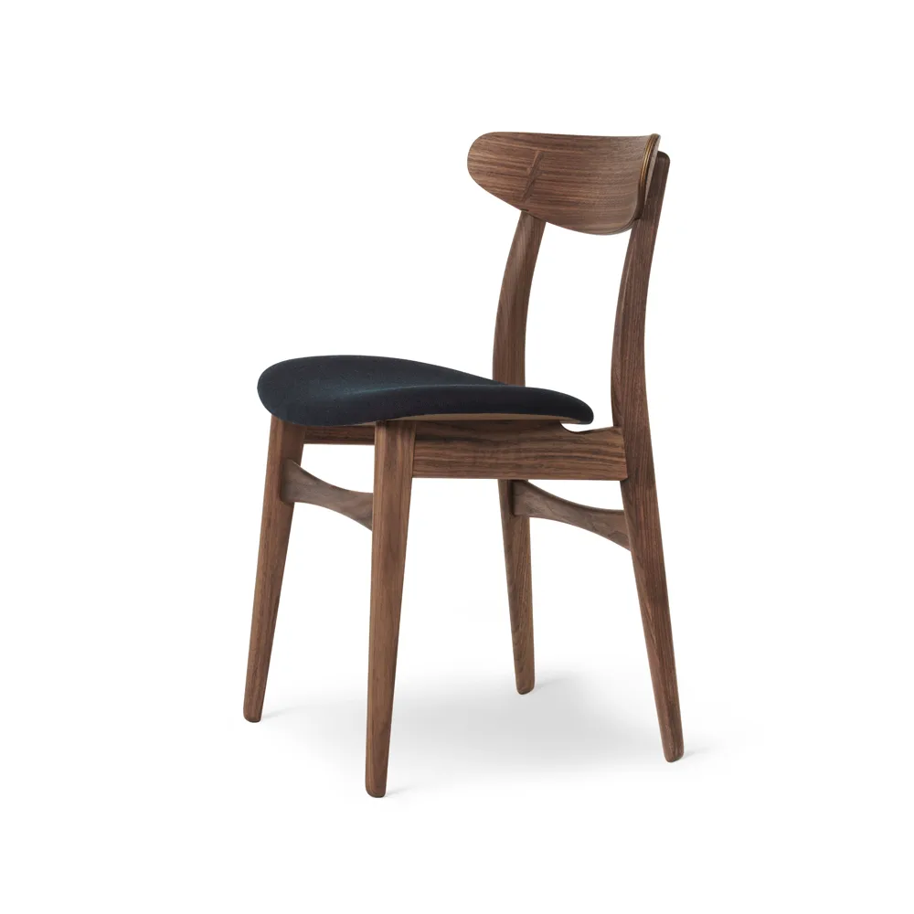 CH30P stol, Oljad valnöt-fiord 981 tyg Carl Hansen & Søn