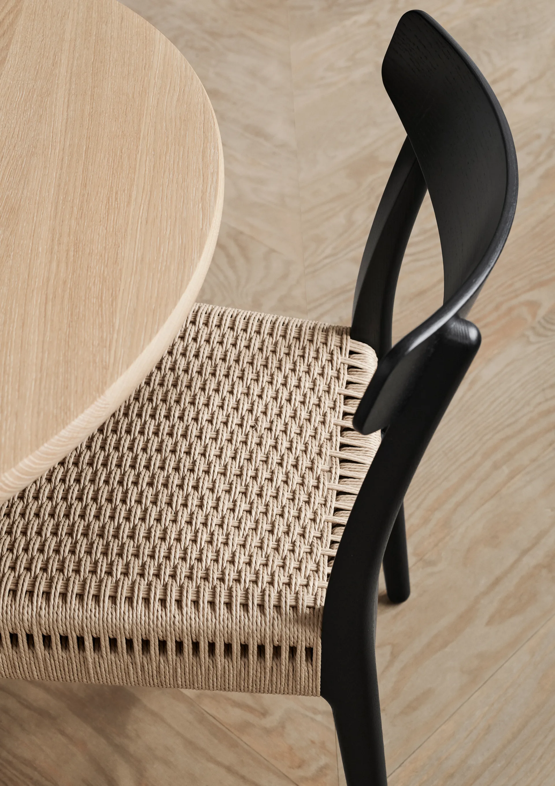 CH337 matbord utdragbart med plats för 2 ilägg, Vitoljad ek Carl Hansen & Søn