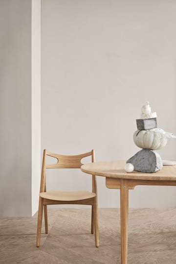 CH337 matbord utdragbart med plats för 2 ilägg - Vitoljad ek - Carl Hansen & Søn