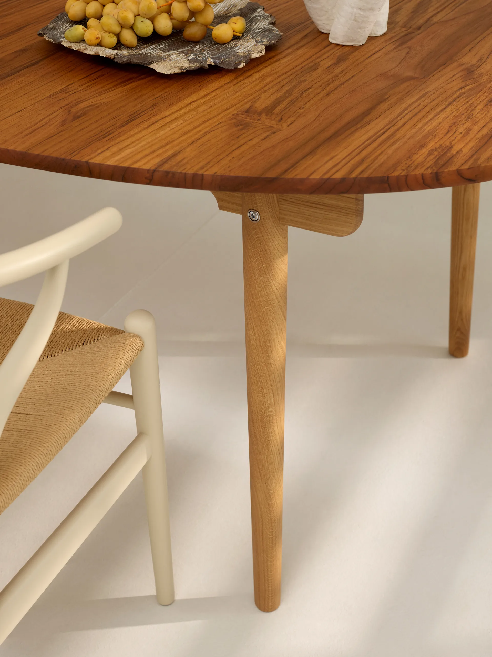 CH338 matbord + 1 ilägg Special Edition, Teak-ek Carl Hansen & Søn