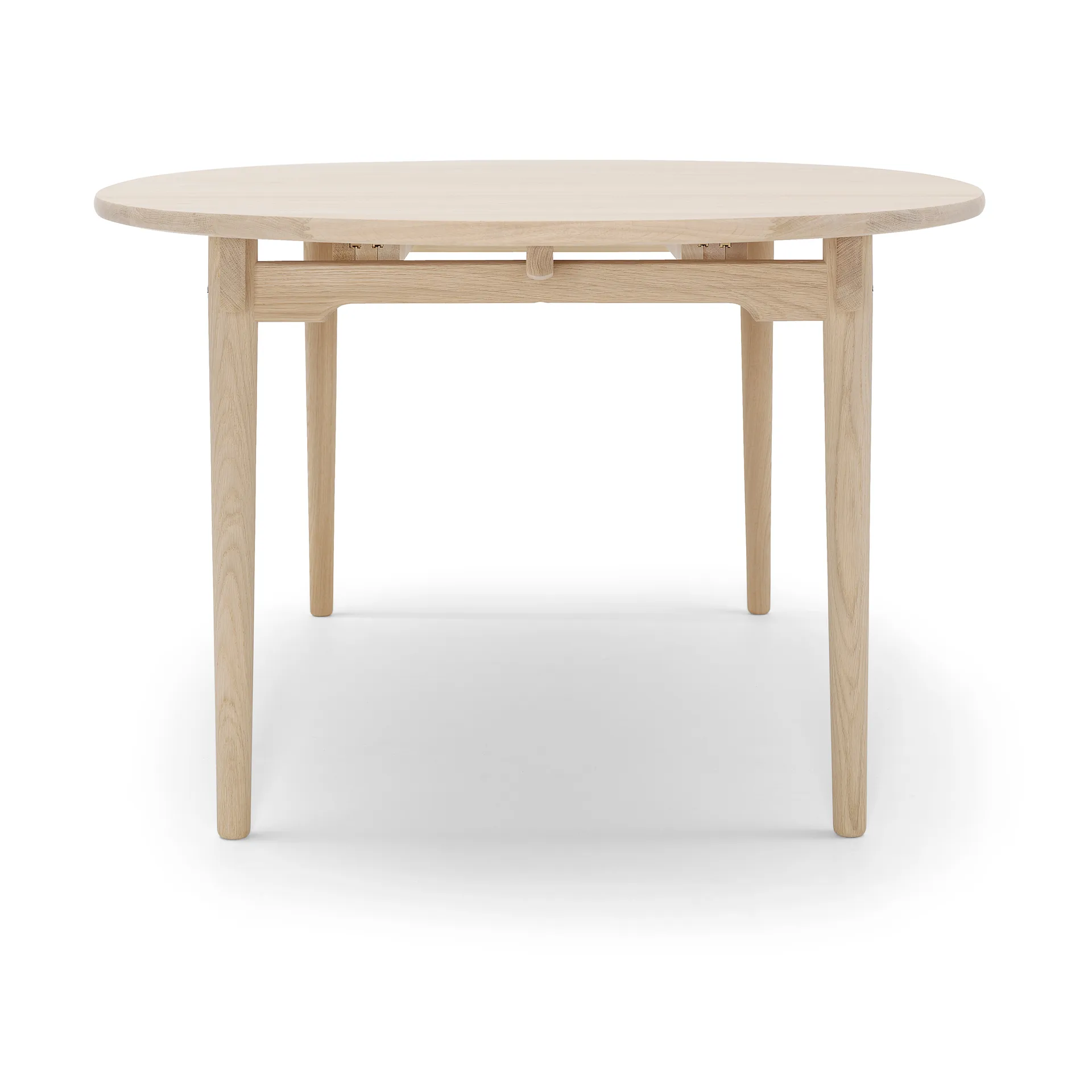 CH338 matbord med plats för 2 ilägg, Såpad ek Carl Hansen & Søn