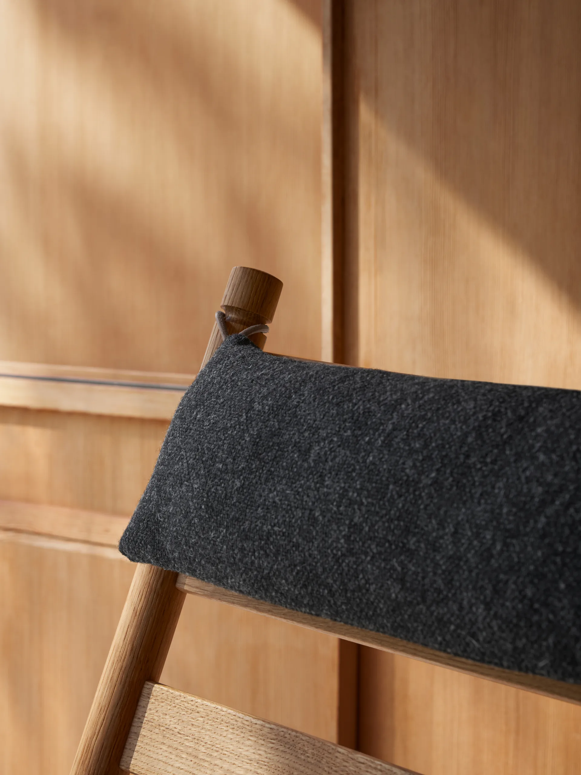 CH45 dynset 2 delar, Hallingdal 65 0180 svart Carl Hansen & Søn