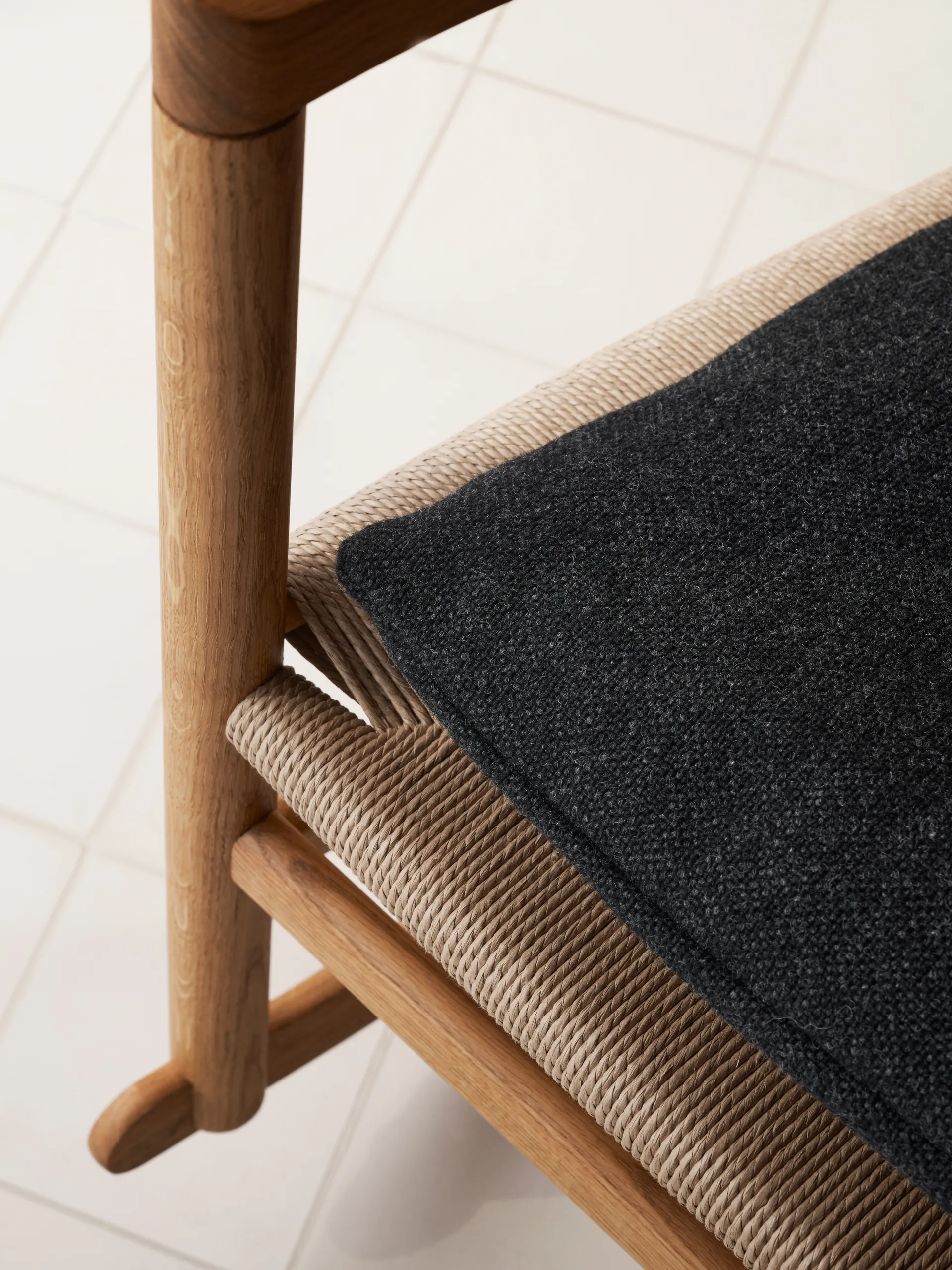 CH45 dynset 2 delar, Hallingdal 65 0180 svart Carl Hansen & Søn