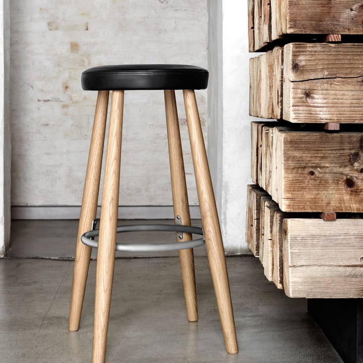 CH56 barpall hög, Brunt läder-oljat ekstativ Carl Hansen & Søn