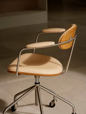 CH621 Swivel Chair - Läder Sif 90 beige-oljad ek - Carl Hansen & Søn