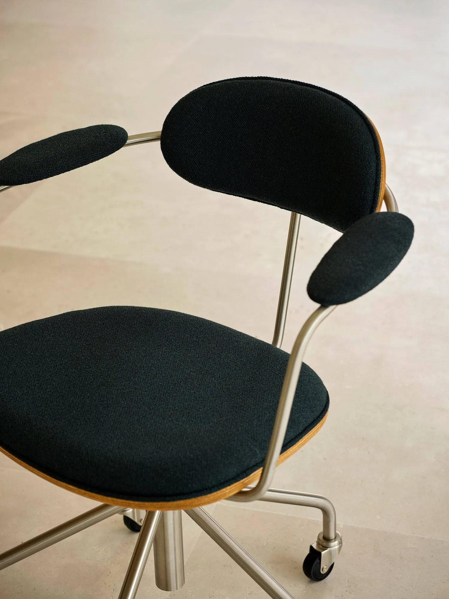 CH621 Swivel Chair, Tyg Vidar 1062 grön-oljad ek Carl Hansen & Søn