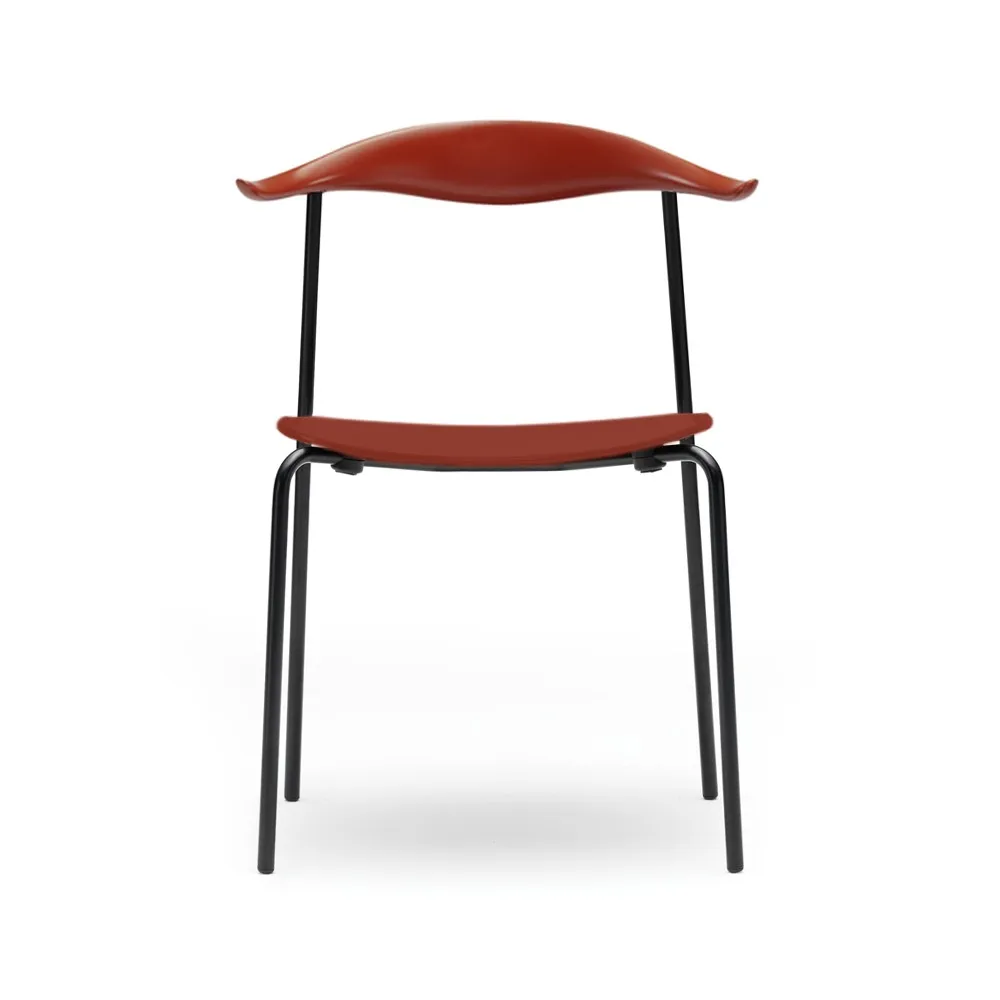 CH88T stol, Rödlackad bok-svartlack Carl Hansen & Søn