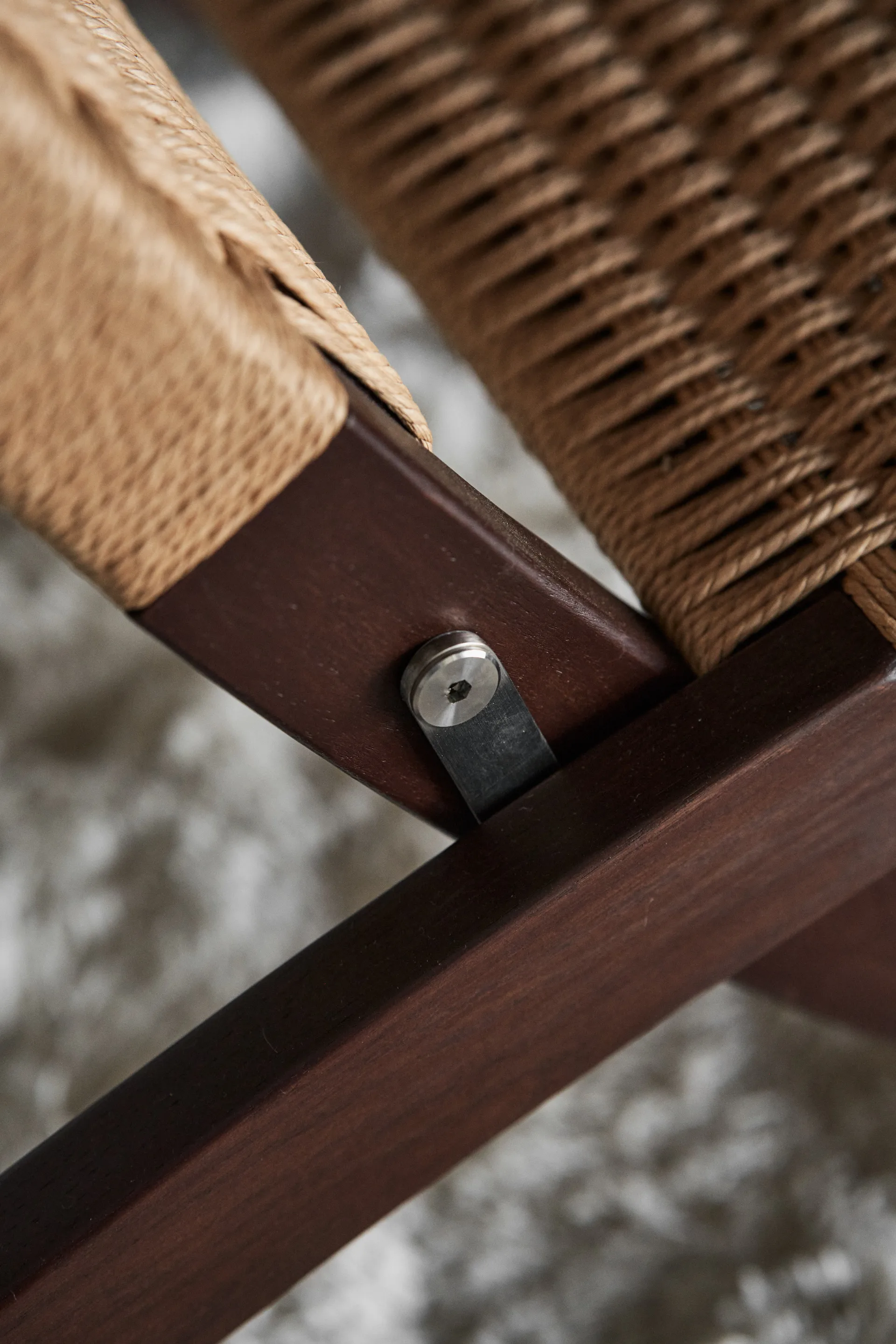 Cuba fällfåtölj jubileumsutgåva Svenssons 125 år, Mörkoljad ek, papperssnöre Carl Hansen & Søn