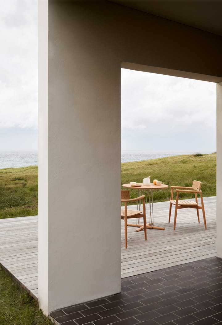 Embrace Outdoor table Ø80 cm, Teak obehandlad Carl Hansen & Søn