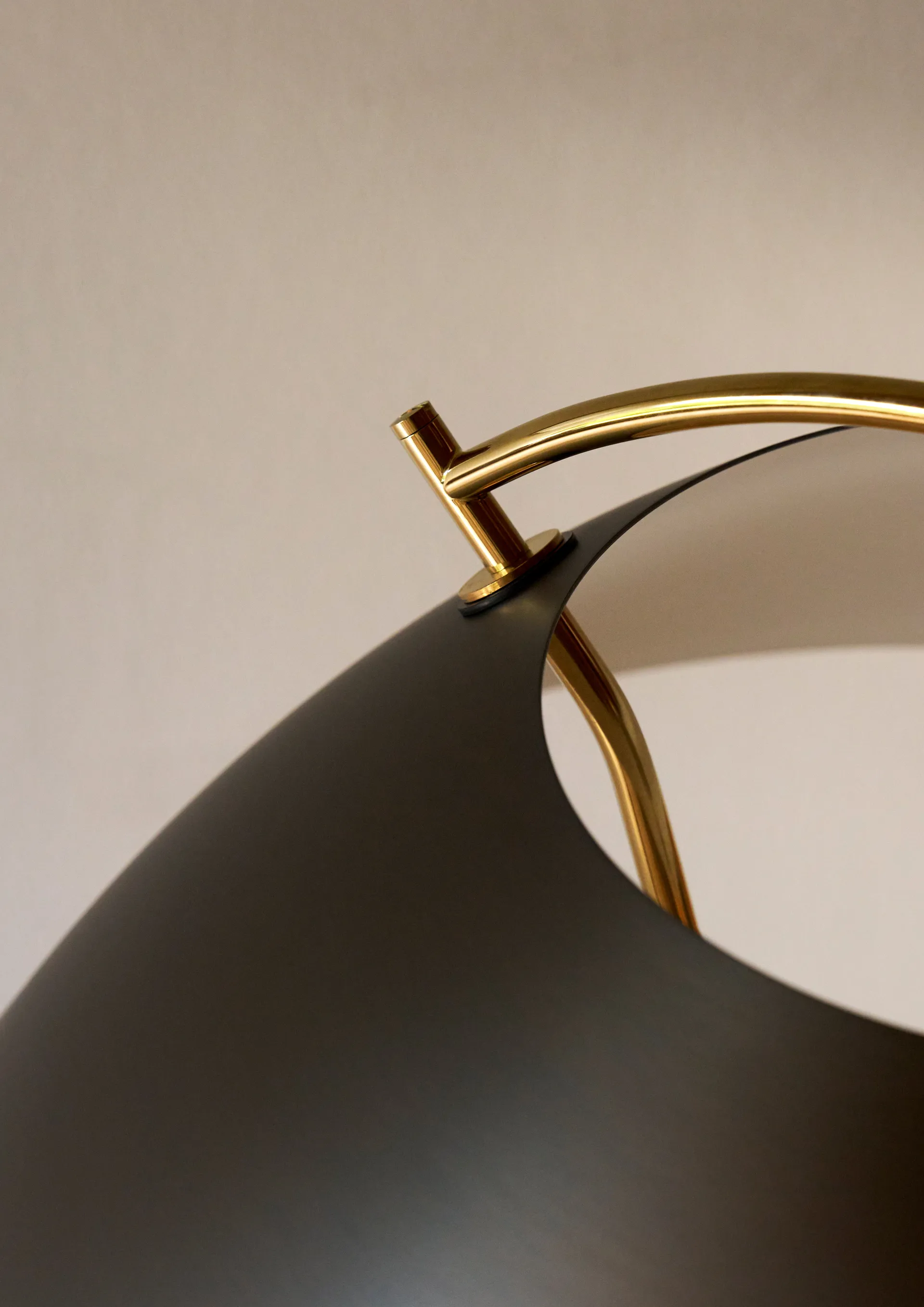 HJW37 The Pendant Birthday Edition, Antik mässing, med hiss, Ø51 cm Carl Hansen & Søn