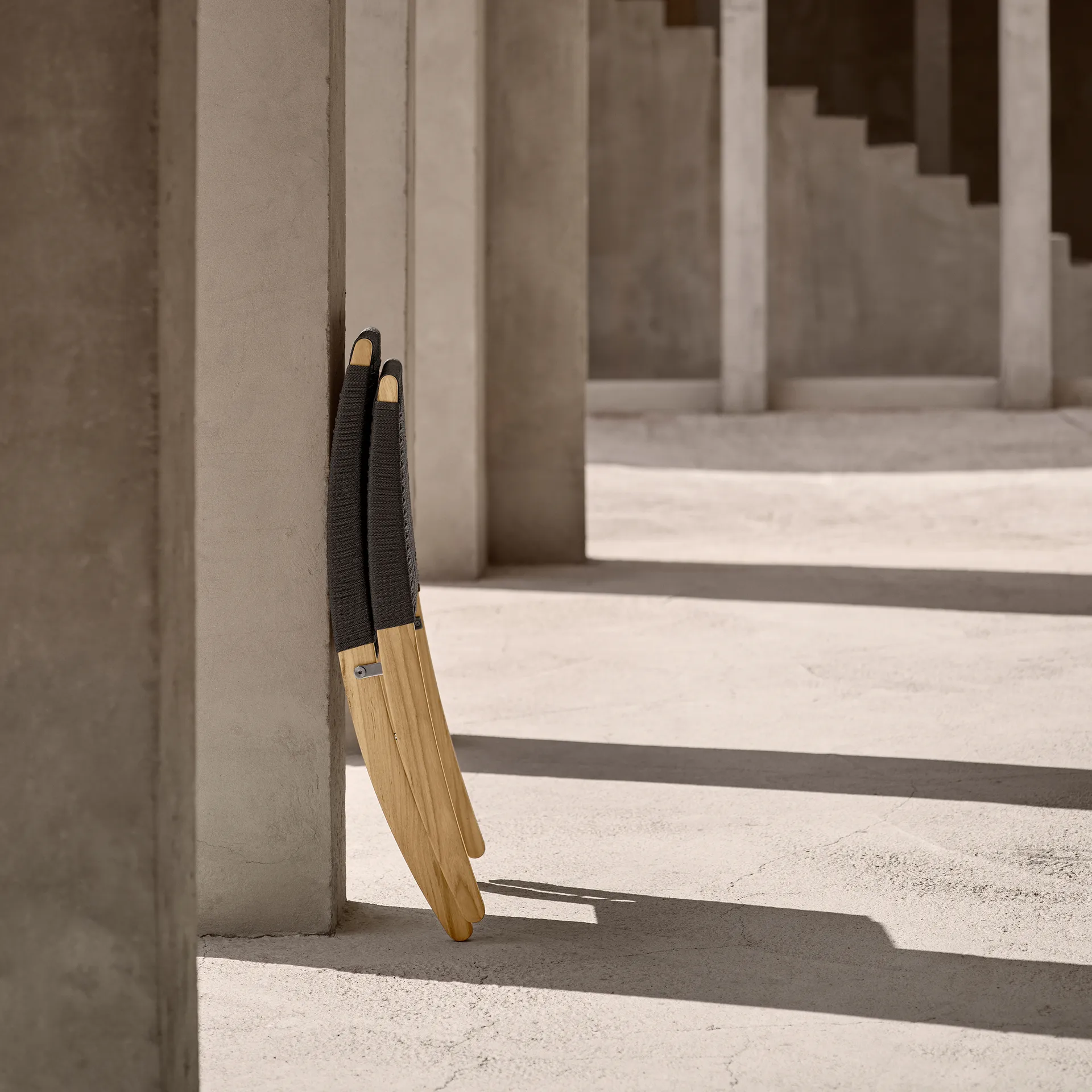 MG501 Cuba Outdoor fällfåtölj, flätning charcoal, teak Carl Hansen & Søn