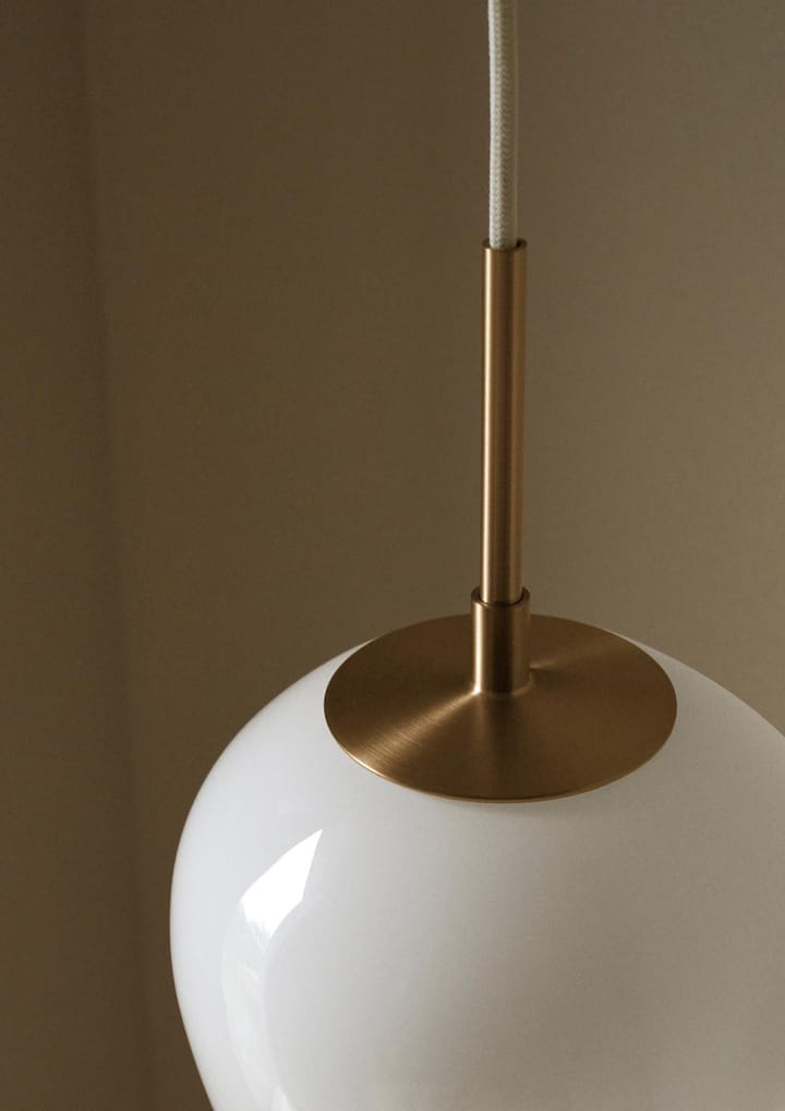 MT221 Tulip-lampan Ø17 cm, Opalglas-mässing Carl Hansen & Søn