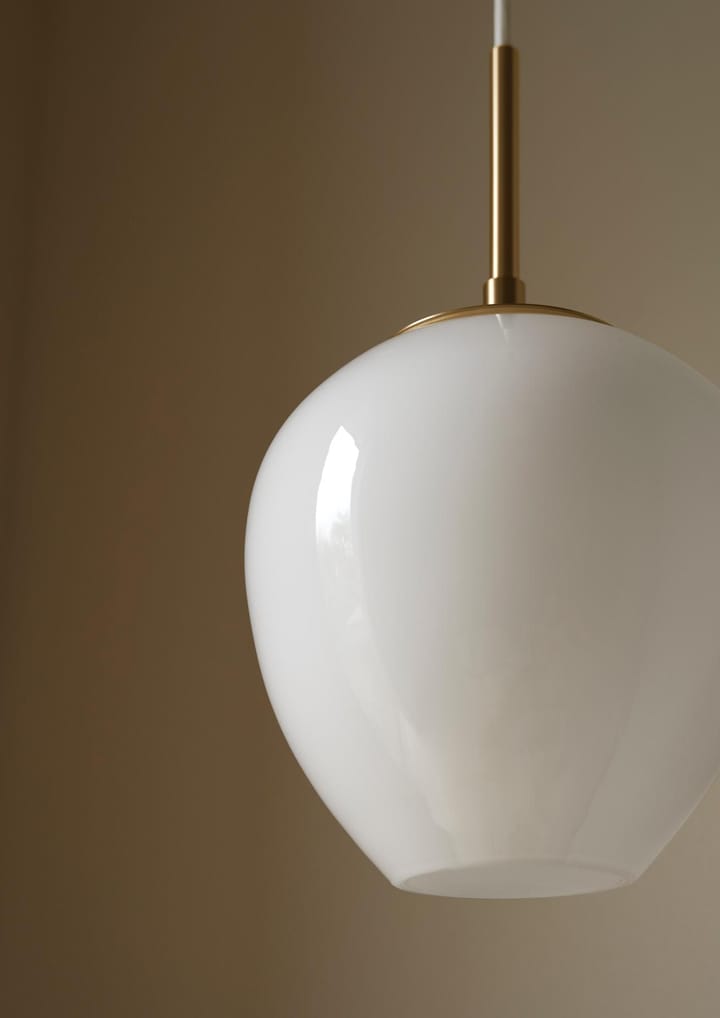 MT221 Tulip-lampan Ø17 cm, Opalglas-mässing Carl Hansen & Søn