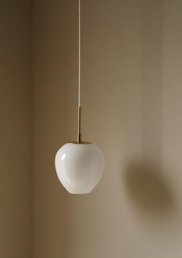 MT221 Tulip-lampan Ø17 cm - Opalglas-mässing - Carl Hansen & Søn
