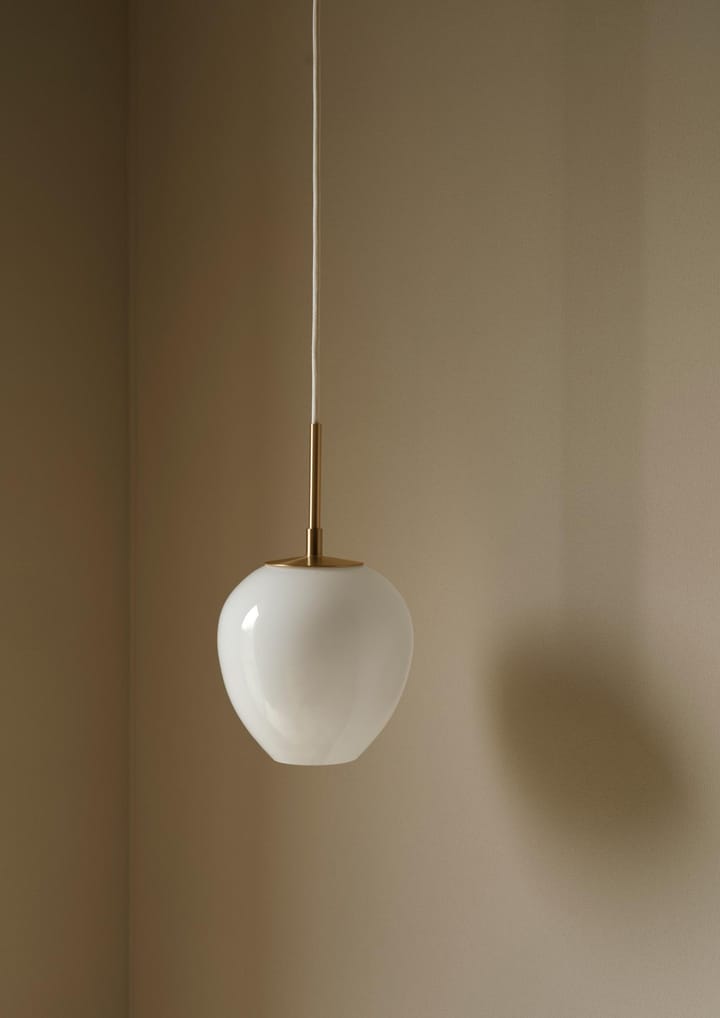 MT221 Tulip-lampan Ø17 cm, Opalglas-mässing Carl Hansen & Søn