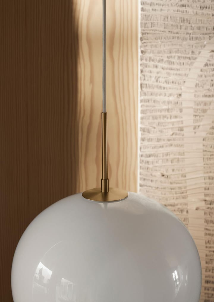 MT221 Tulip-lampan Ø36 cm, Opalglas-mässing Carl Hansen & Søn