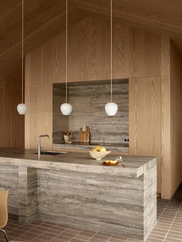 MT221 Tulip-lampan - Opalglas-mässing, Ø17 cm - Carl Hansen & Søn