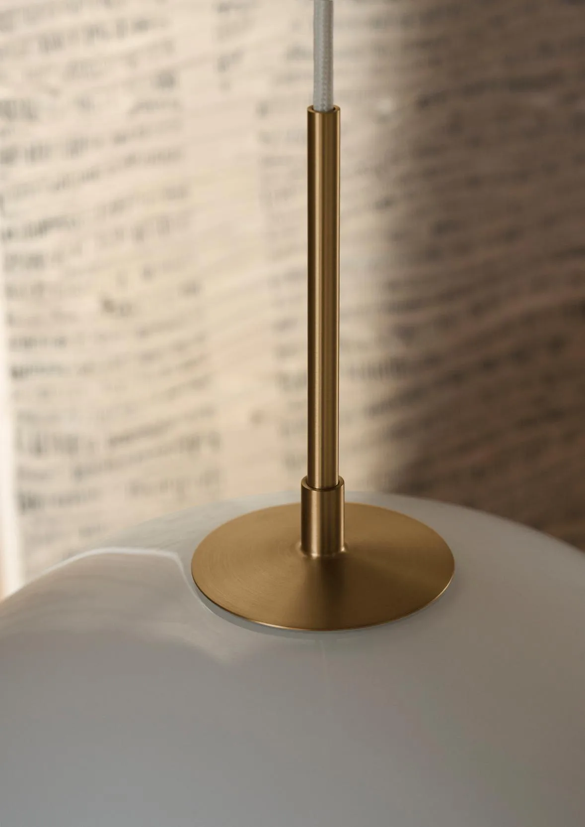  MT221 Tulip-lampan, Opalglas-mässing, Ø36 cm Carl Hansen & Søn