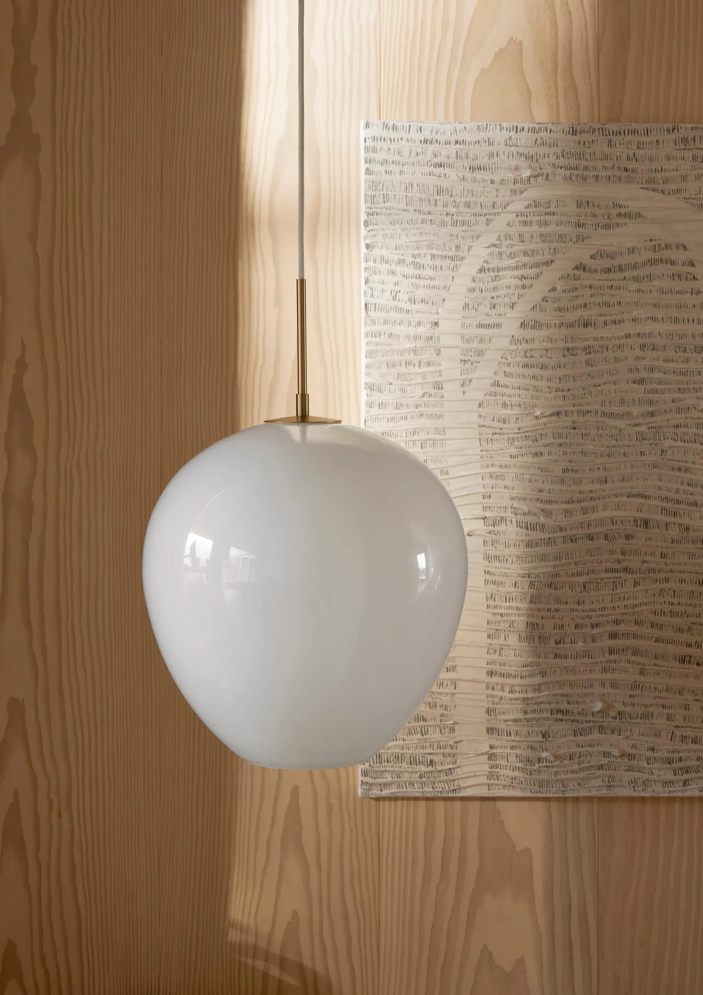  MT221 Tulip-lampan, Opalglas-mässing, Ø36 cm Carl Hansen & Søn