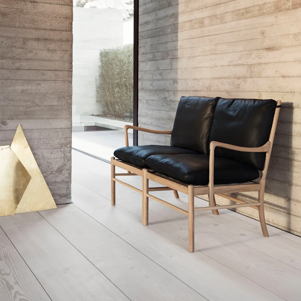 OW149-2 Colonial soffa 2-sits, Loke 7150 läder-vitoljad ek Carl Hansen & Søn