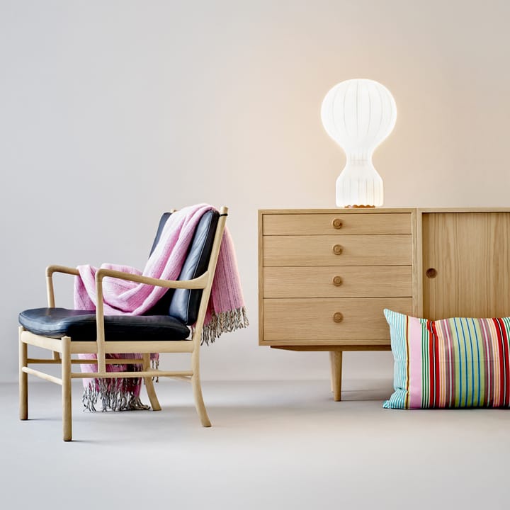 OW149 Colonial chair fåtölj, Thor 301 svart-såpad ek Carl Hansen & Søn