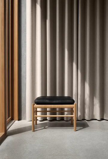 OW149F Colonial fotpall - Thor 301 läder-vitoljad ek - Carl Hansen & Søn