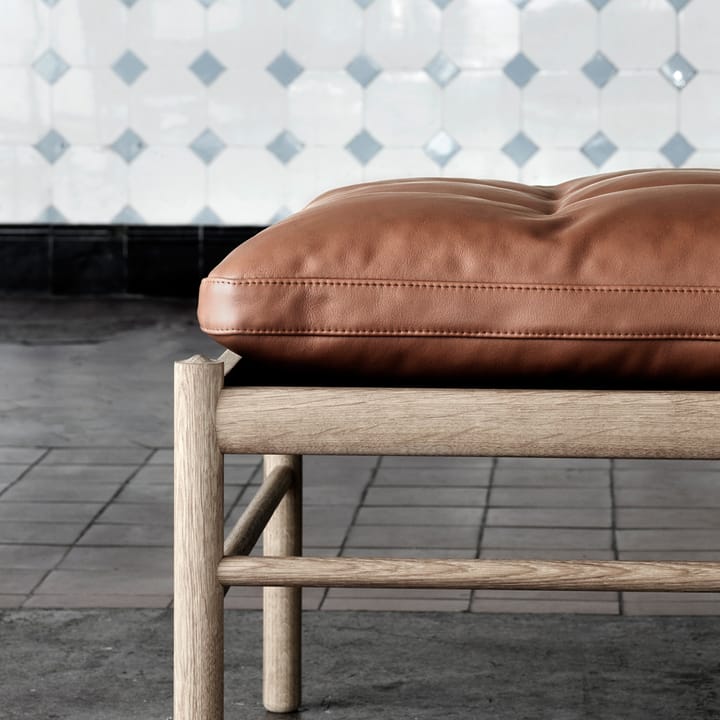 OW150 dagbädd - Loke 7150 läder svart-såpad ek - Carl Hansen & Søn