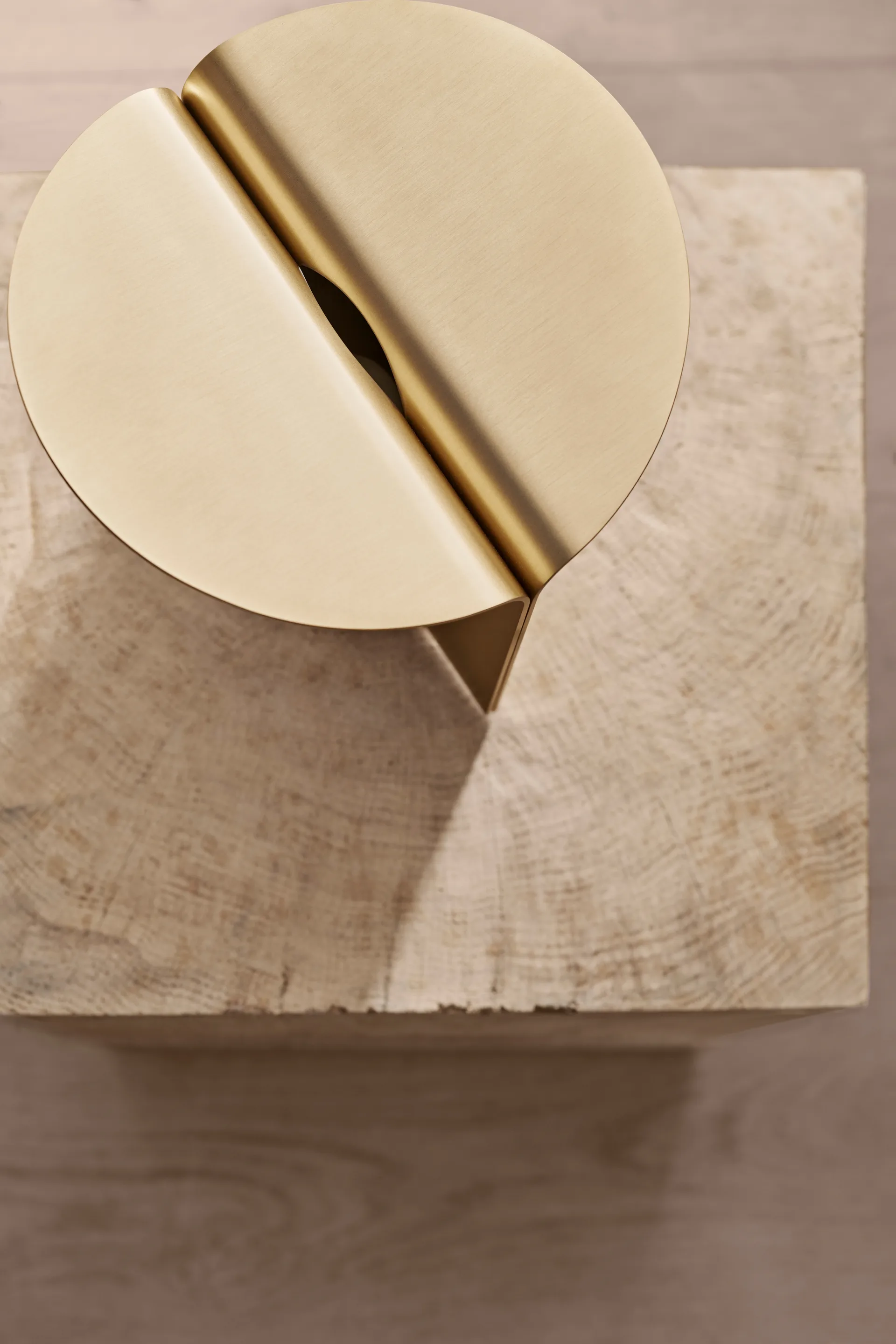 RF200 Petal bordslampa, Oiled walnut-brass,  Carl Hansen & Søn