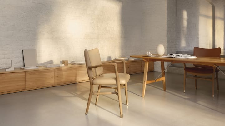 VLA61 Monarch chair karmstol, Oljad ek-Sif 90 läder Carl Hansen & Søn