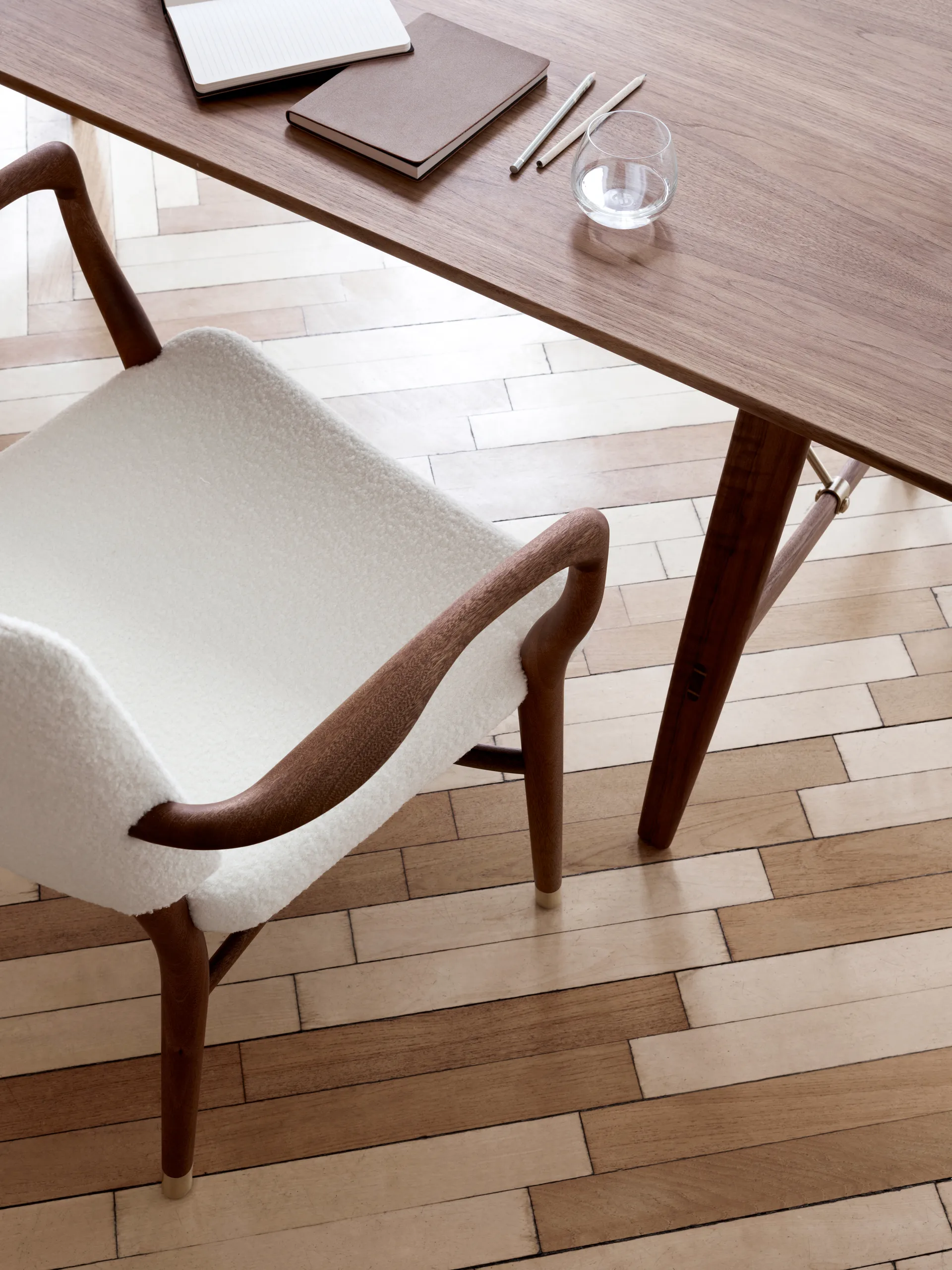 VLA61 Monarch chair karmstol, Oljad mahogny-Baru 0200 Carl Hansen & Søn