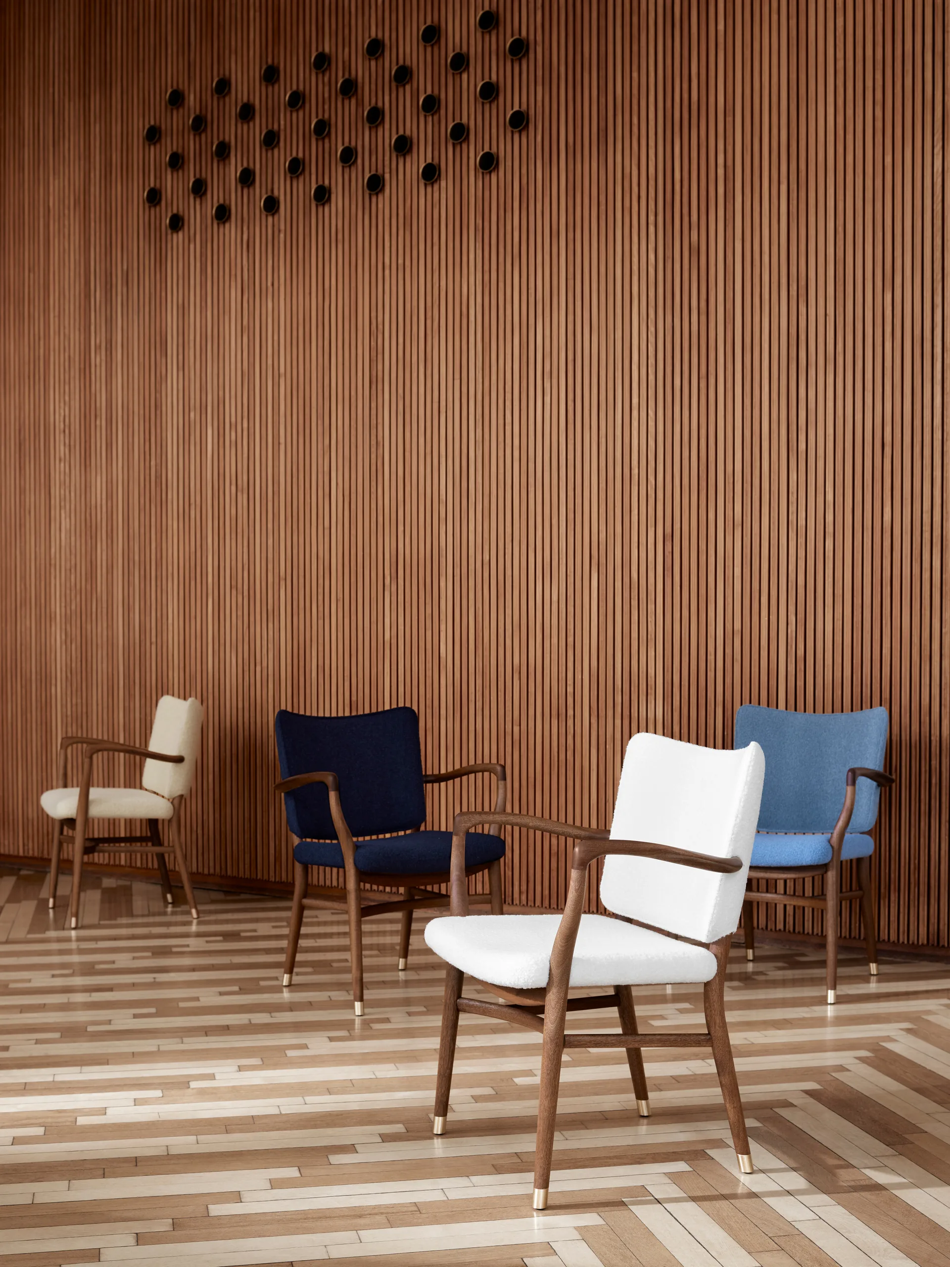 VLA61 Monarch chair karmstol, Oljad mahogny-Baru 0200 Carl Hansen & Søn