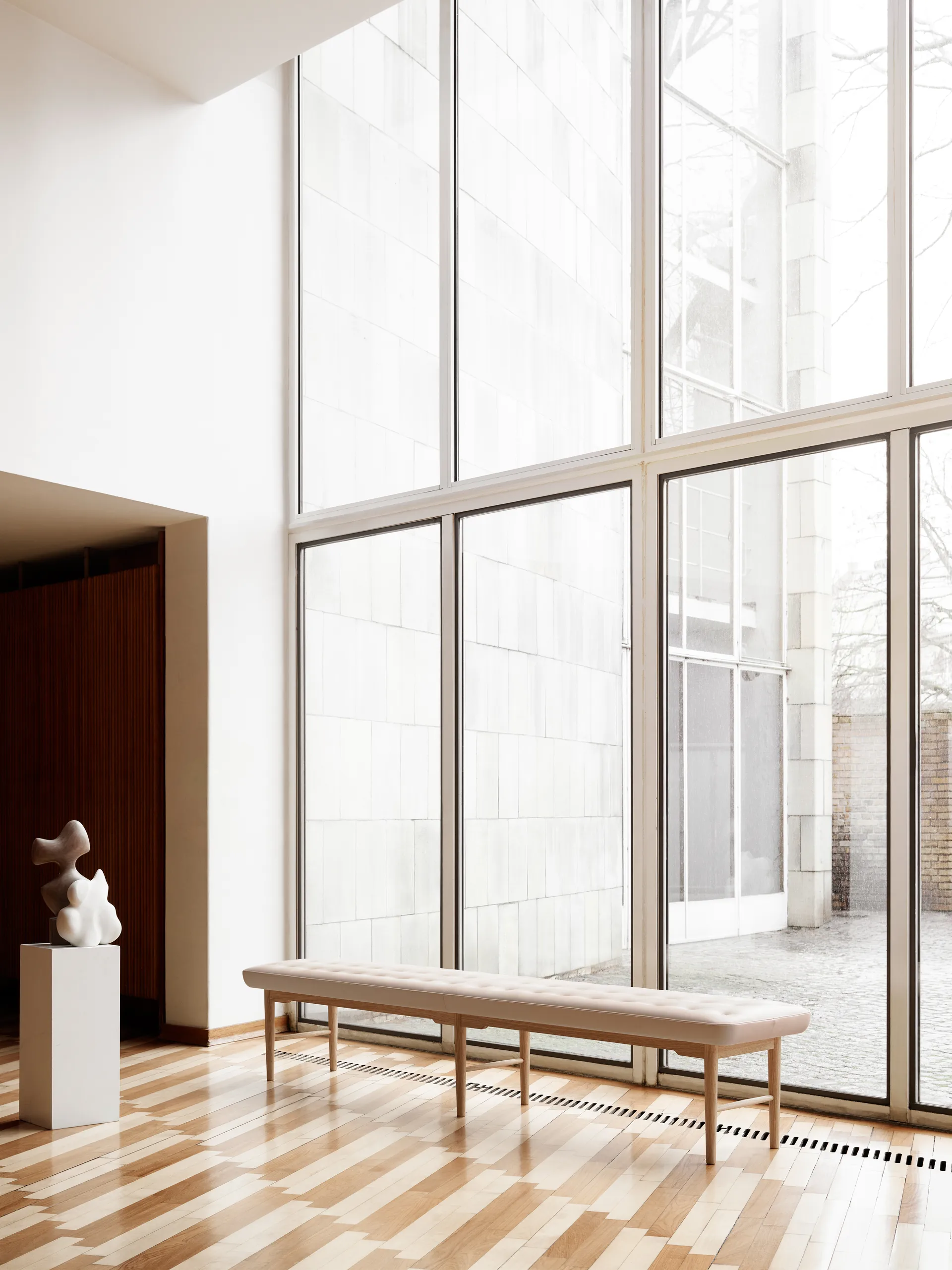 VLA75L Foyer bänk, Oljad ek-sif 90 läder, 250 cm Carl Hansen & Søn