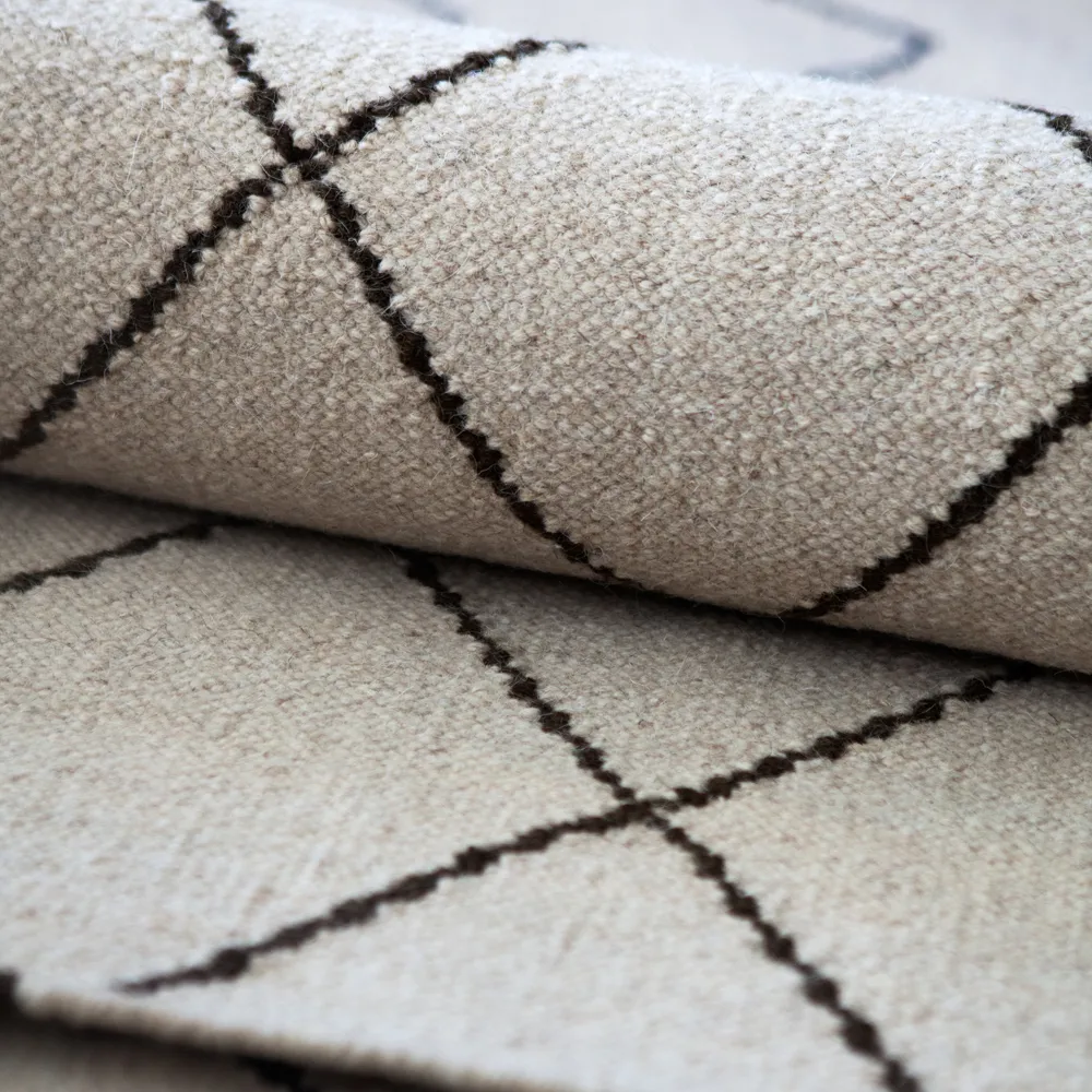 Diamond matta, Dark grey/off white-230x336 cm Chhatwal & Jonsson