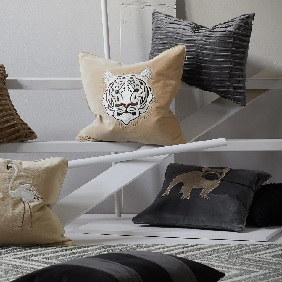 Embroidered French Bull Dog kuddfodral 50x50 cm, Grå Chhatwal & Jonsson