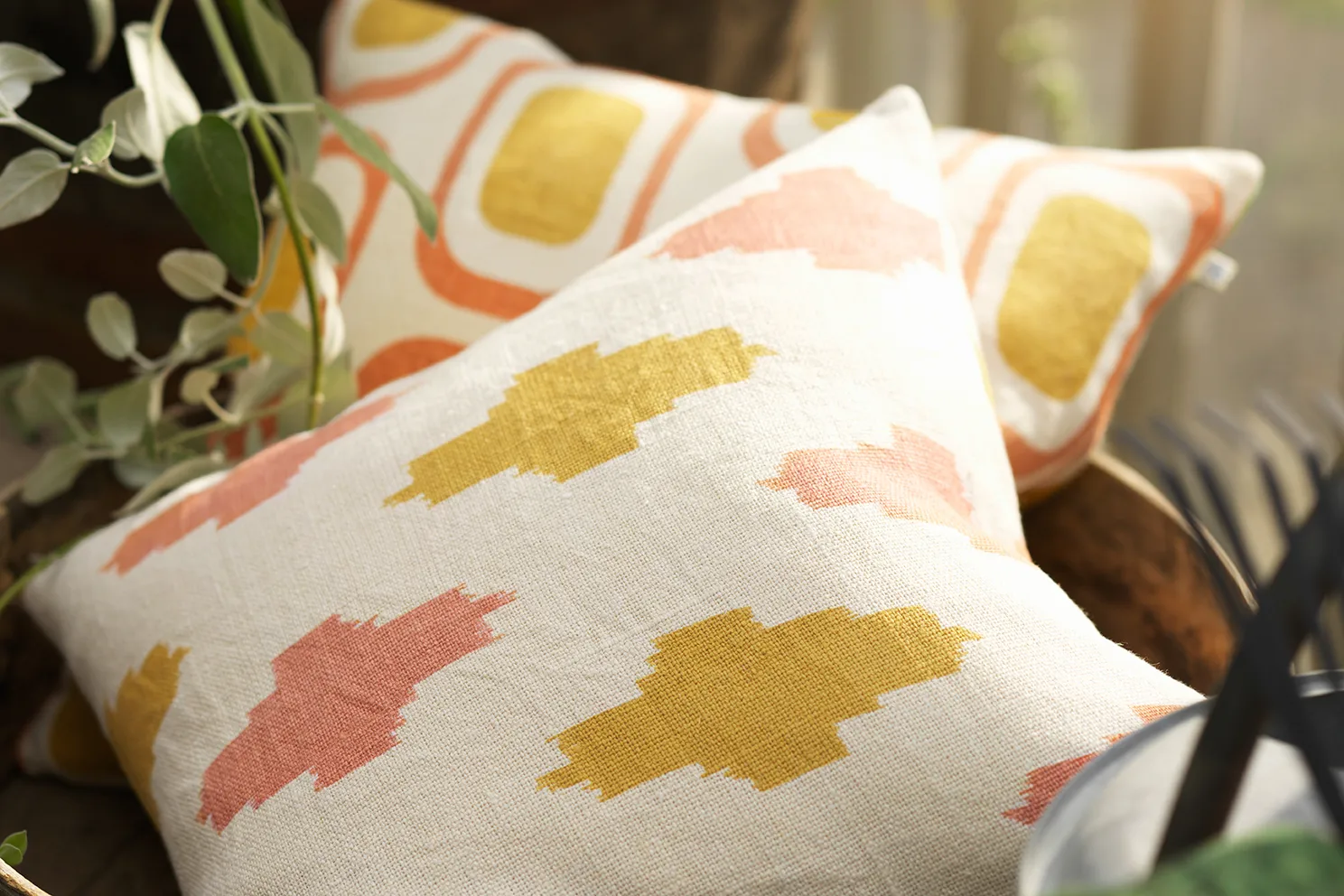 Ikat Agra kuddfodral 50x50 cm, Rose-spicy yellow Chhatwal & Jonsson