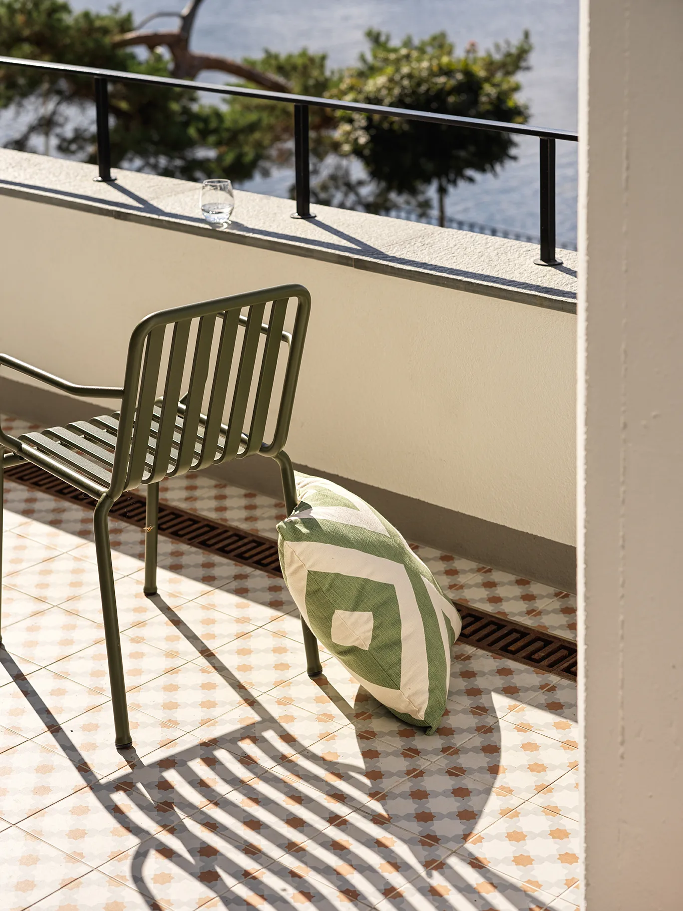 Impal Outdoor kudde, Sage/off white, 50 cm Chhatwal & Jonsson