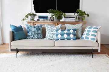 Indu kuddfodral 50x50 cm - Off white-heaven blue - Chhatwal & Jonsson
