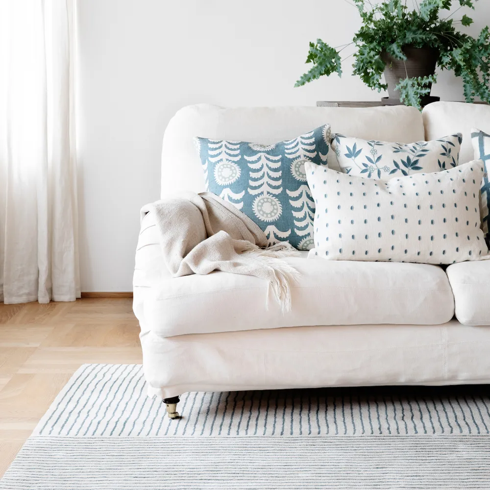 Radha ullmatta 180x270 cm, Off white-heaven blue Chhatwal & Jonsson