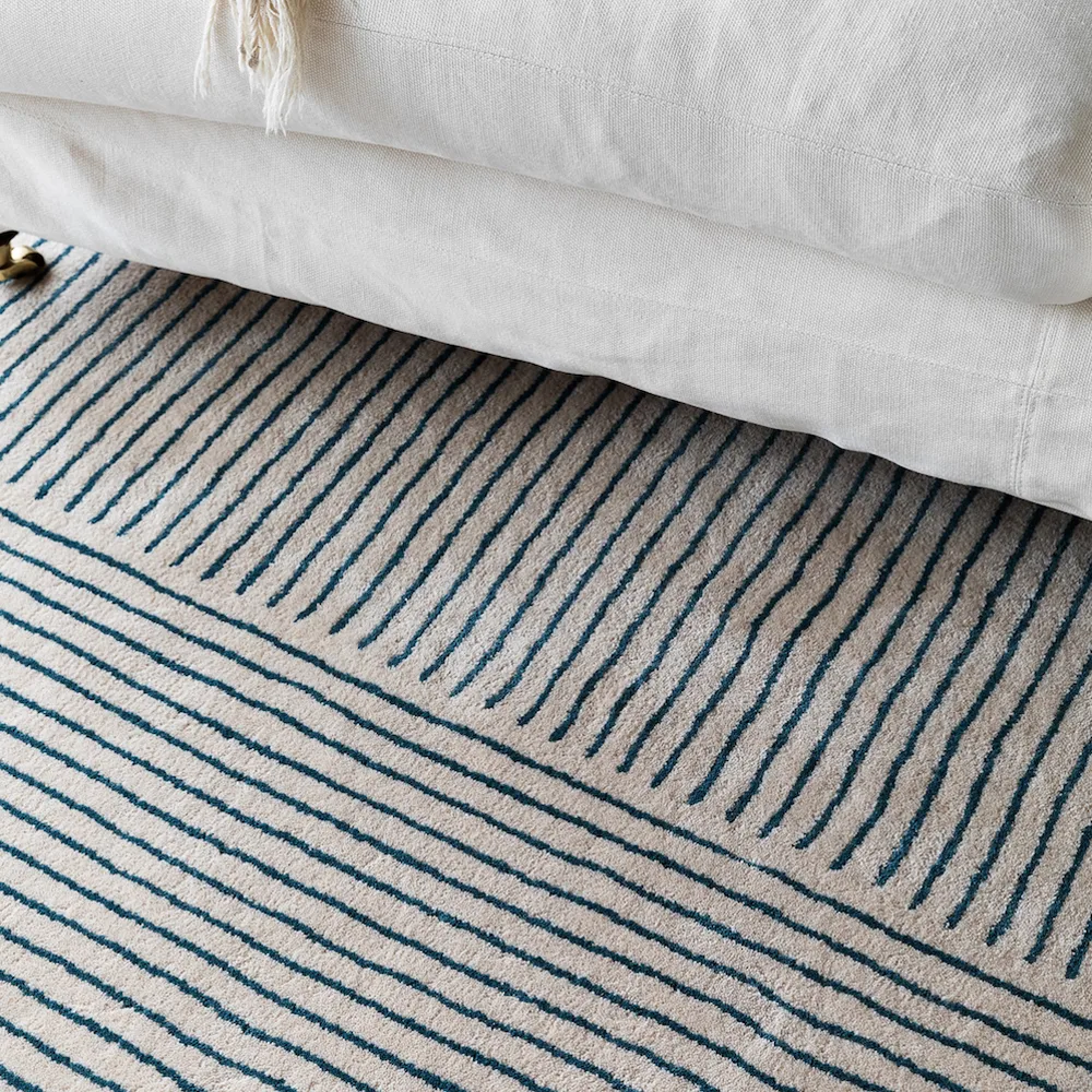 Radha ullmatta 180x270 cm, Off white-heaven blue Chhatwal & Jonsson