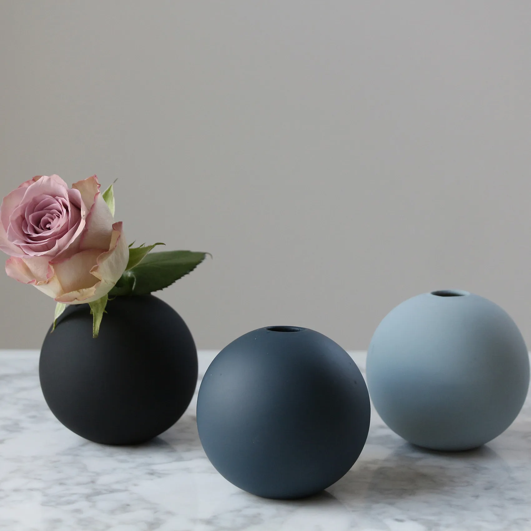 Ball vas midnight blue, 8 cm Cooee Design